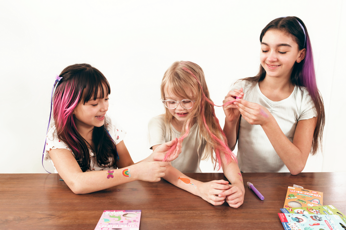 OOLY Hair Doodlers: Hair Crayons (Set of 6) main image 1