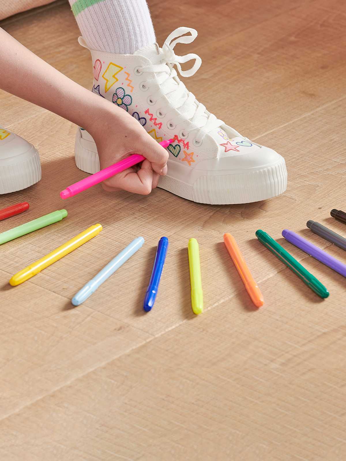 Ooly Kids Stationery - Rainbow Sparkle Glitter Markers – The Little Kidz  Closet